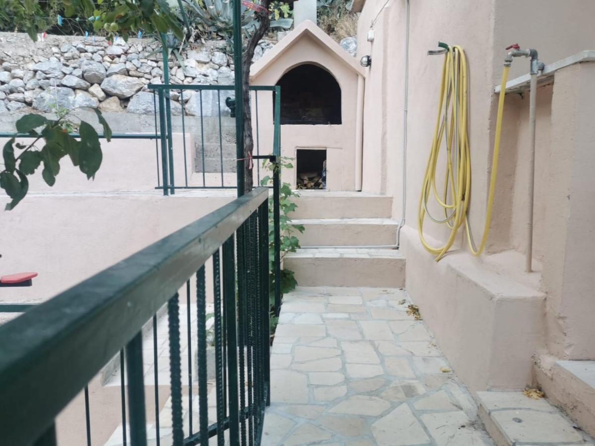 Big And Spacious Apartment In The Heart Of Omiš Esterno foto