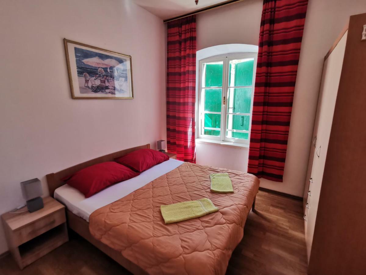 Big And Spacious Apartment In The Heart Of Omiš Esterno foto