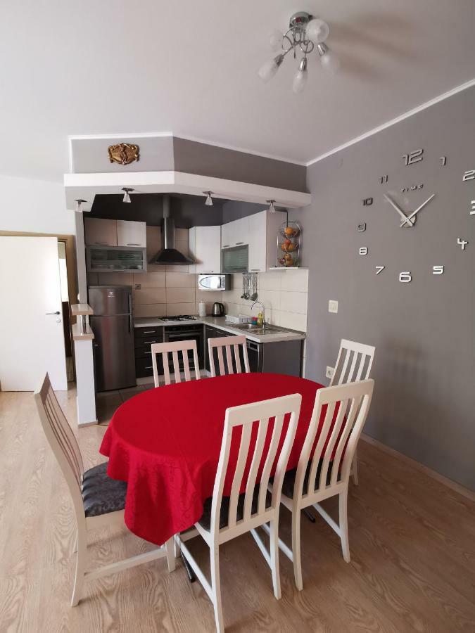 Big And Spacious Apartment In The Heart Of Omiš Esterno foto