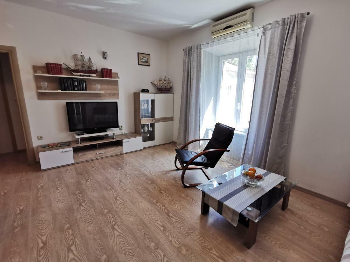 Big And Spacious Apartment In The Heart Of Omiš Esterno foto