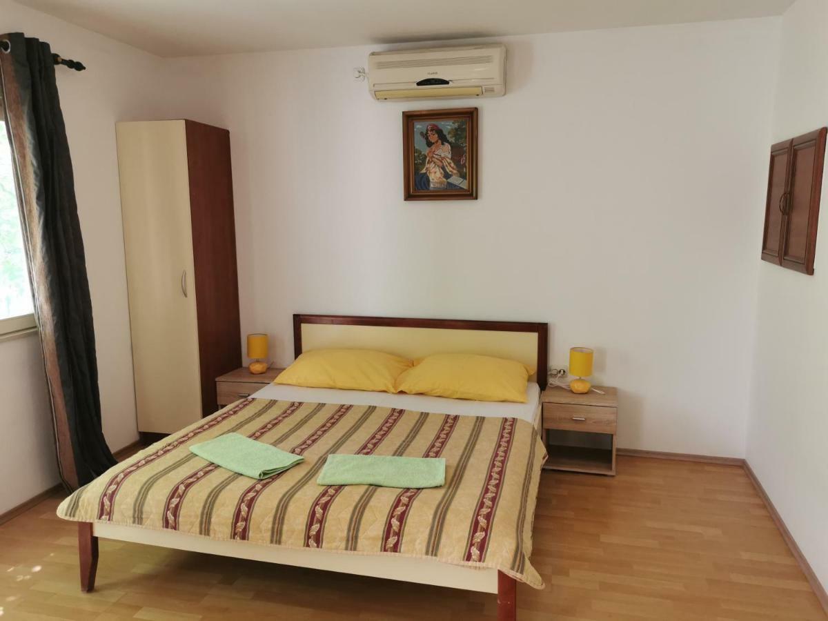 Big And Spacious Apartment In The Heart Of Omiš Esterno foto